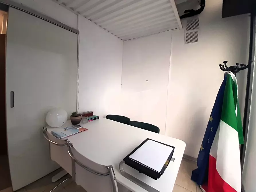 Immagine 13 di Negozio in vendita  in Via SANT'AMBROGIO, SC a Legnano