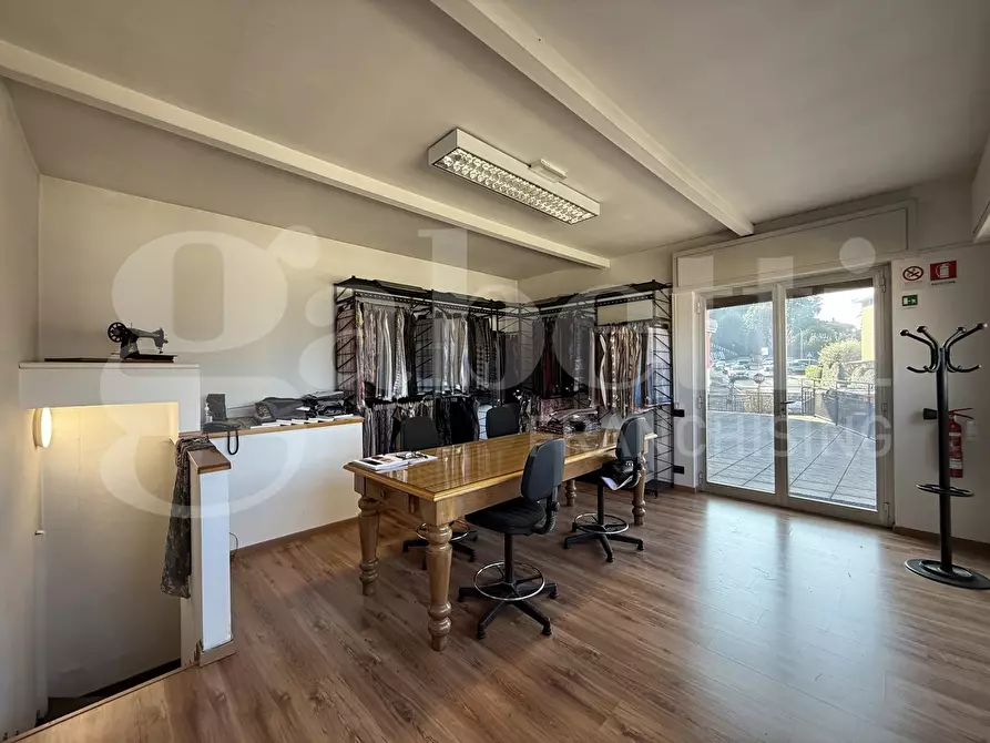 Immagine 2 di Palazzo in vendita  in Via Madruzza, snc a Como