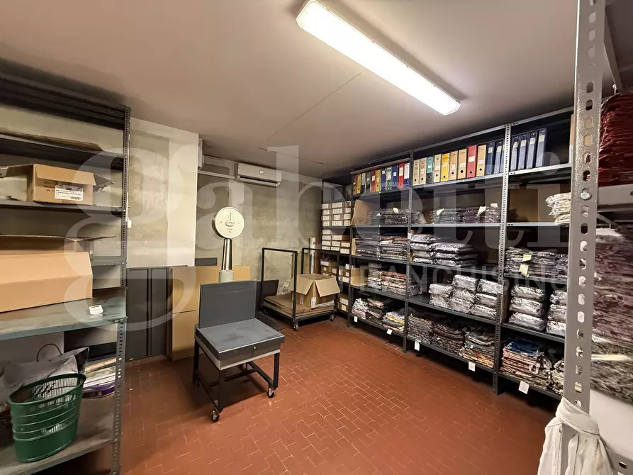 Immagine 3 di Palazzo in vendita  in Via Madruzza, snc a Como