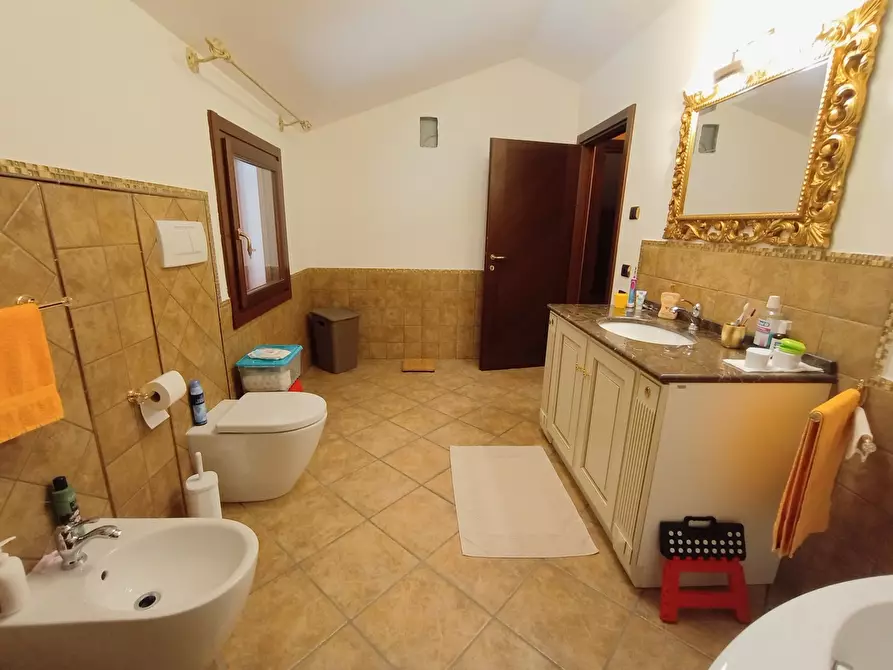 Immagine 23 di Villa in vendita  in Via CAVARZERE Via dei Martiri, 59 a Cavarzere