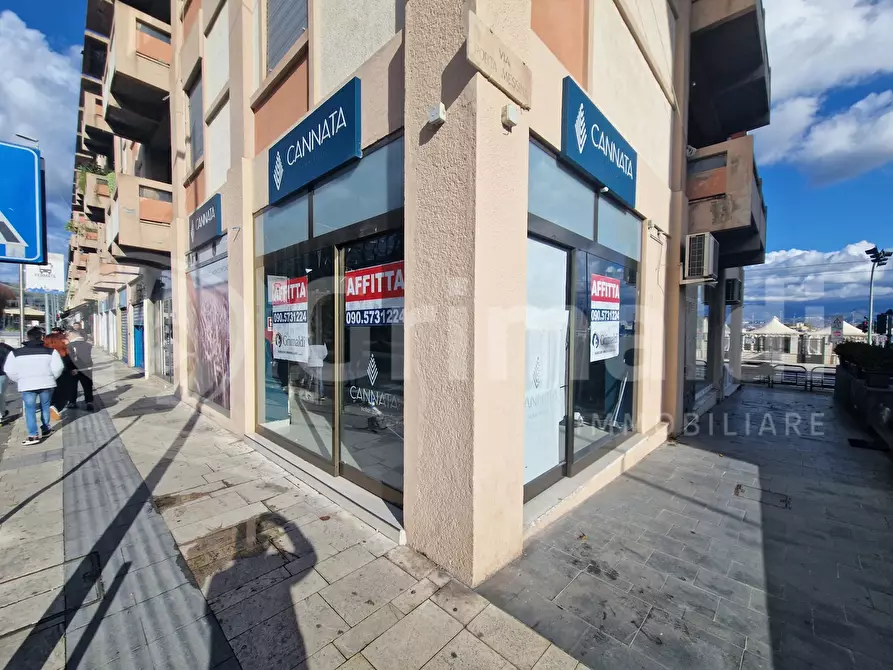 Immagine 6 di Negozio in affitto  in Via Garibaldi, 108 a Messina