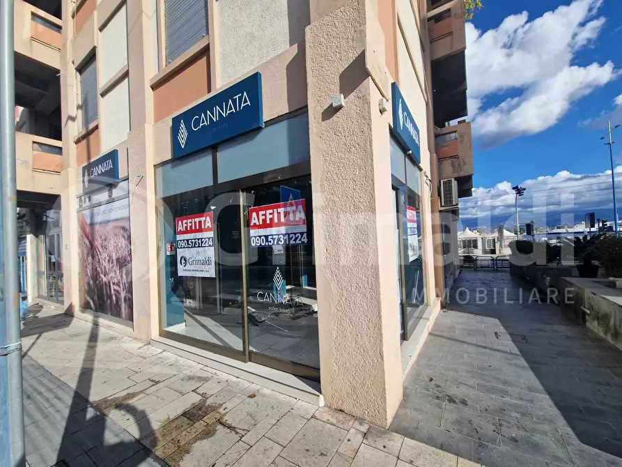 Immagine 4 di Negozio in affitto  in Via Garibaldi, 108 a Messina