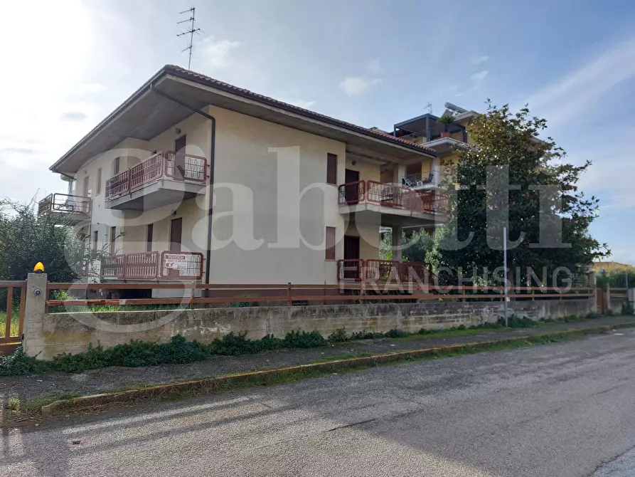 Immagine 2 di Casa quadrifamiliare in vendita  in Via Tosti, 3 a Martinsicuro