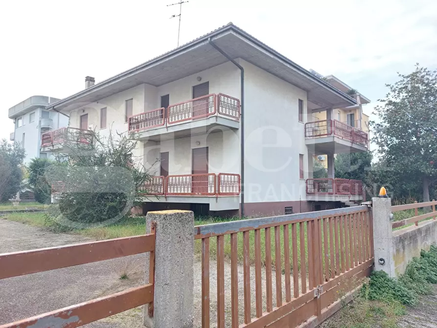 Immagine 1 di Casa quadrifamiliare in vendita  in Via Tosti, 3 a Martinsicuro