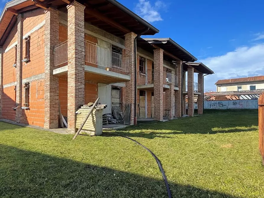 Immagine 1 di Casa trifamiliare in vendita  in Via del brolo, snc a Cazzago San Martino