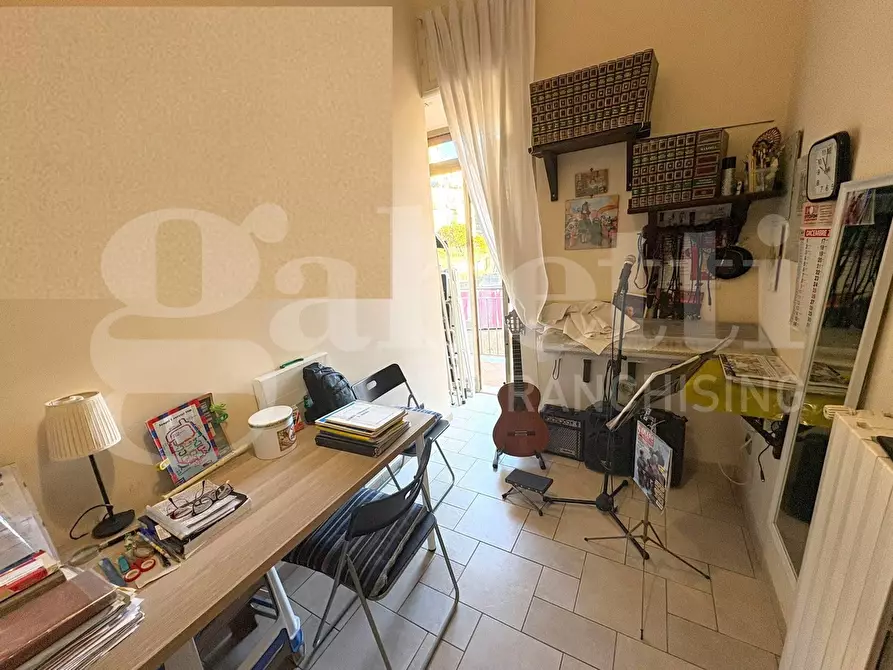 Immagine 8 di Appartamento in vendita  in Via michele guadagno a Napoli