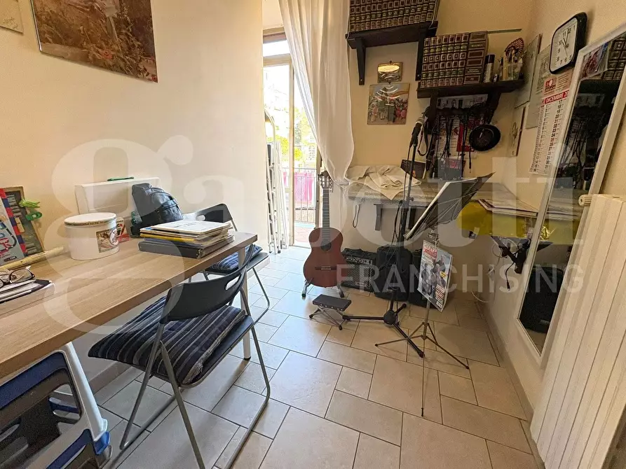 Immagine 7 di Appartamento in vendita  in Via michele guadagno a Napoli