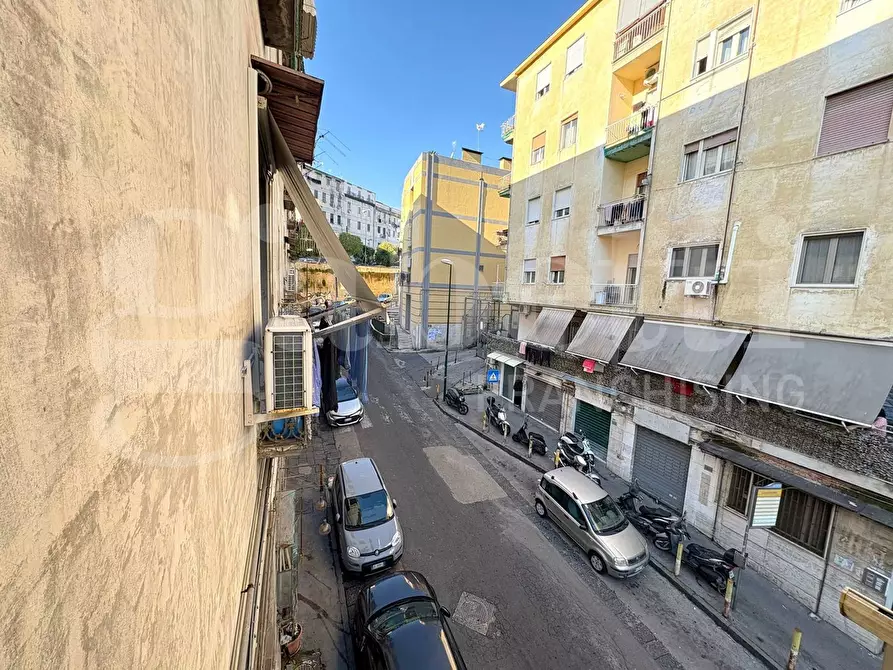 Immagine 13 di Appartamento in vendita  in Via michele guadagno a Napoli