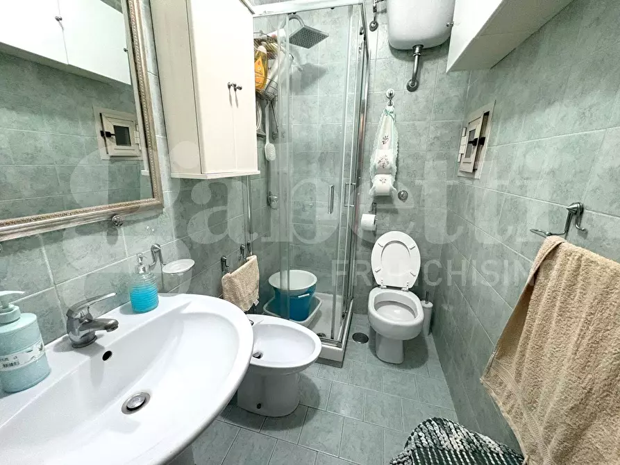 Immagine 11 di Appartamento in vendita  in Via michele guadagno a Napoli