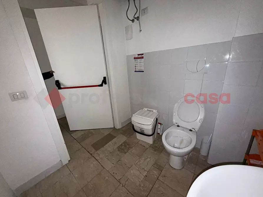 Immagine 14 di Negozio in affitto  in Viale Pietro Tomei, 47 a Tivoli