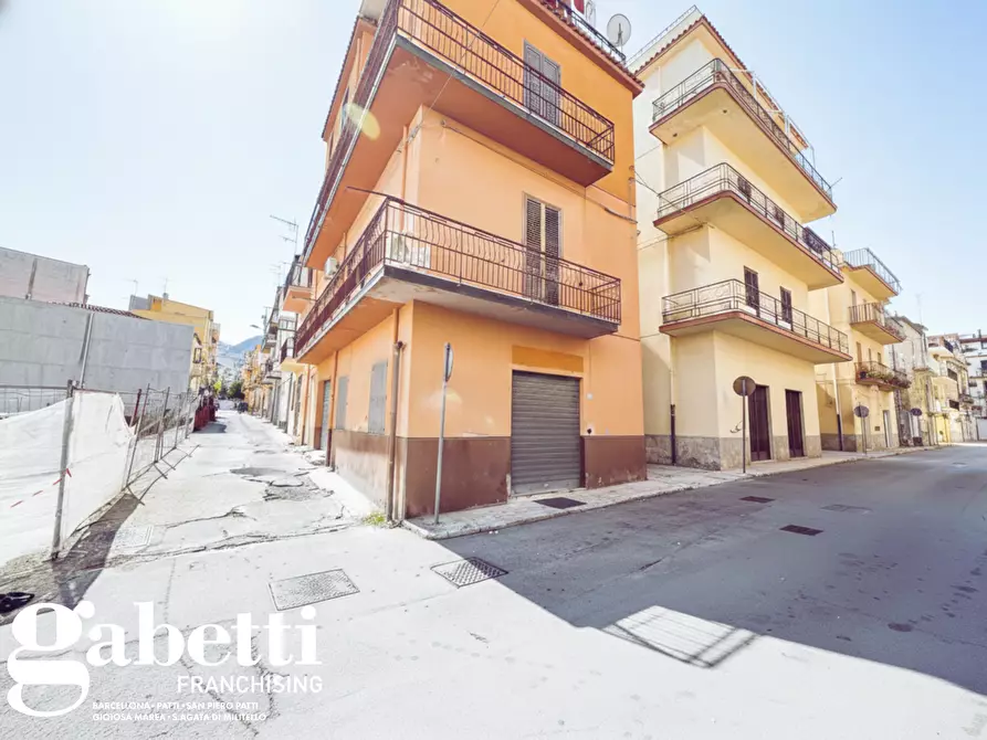 Immagine 1 di Palazzo in vendita  in Via VITTORIO ALFIERI, 16 a Sant'agata Di Militello