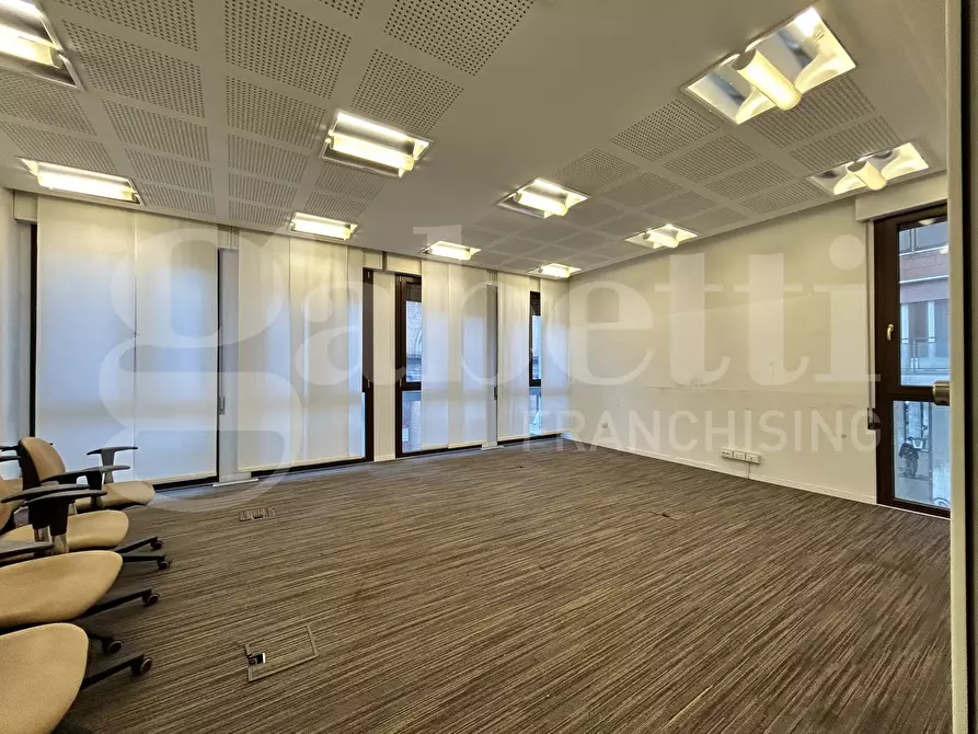 Immagine 2 di Ufficio in vendita  in Via DELLE LAME a Bologna