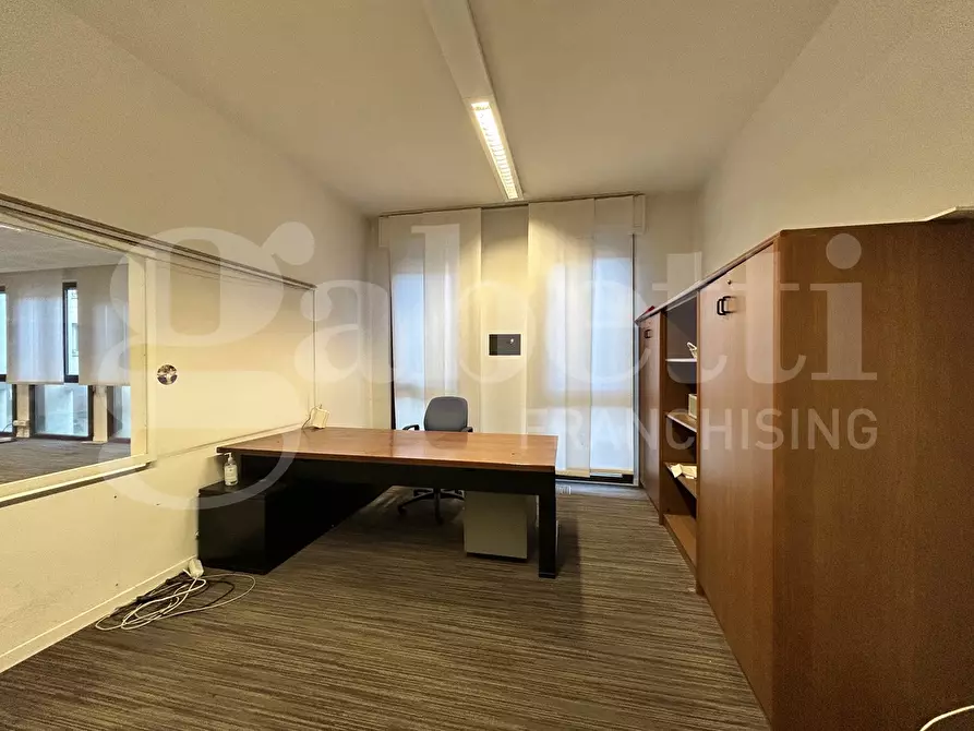 Immagine 15 di Ufficio in vendita  in Via DELLE LAME a Bologna