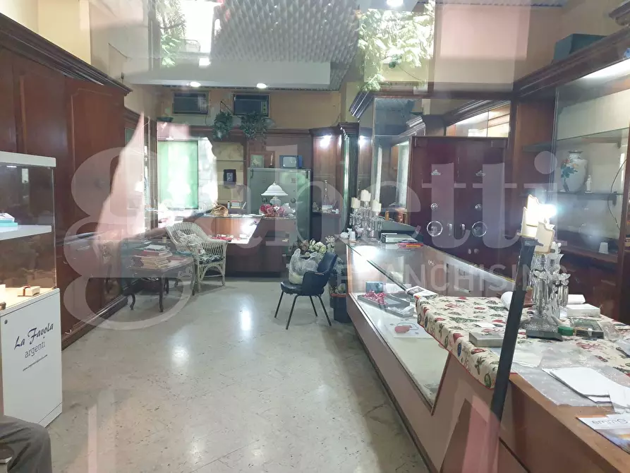 Immagine 2 di Negozio in vendita  in Corso Tukory a Palermo