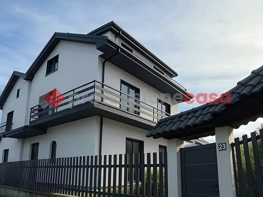 Immagine 1 di Villa in vendita  in Via Villini, 21 a Alatri