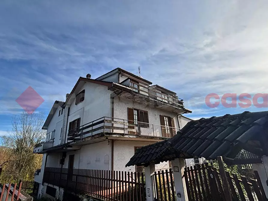 Immagine 1 di Villa in vendita  in Via Villini, 21 a Alatri