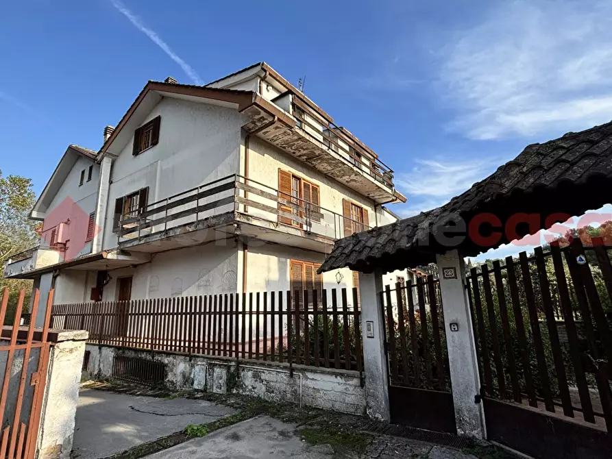 Immagine 15 di Villa in vendita  in Via Villini, 21 a Alatri