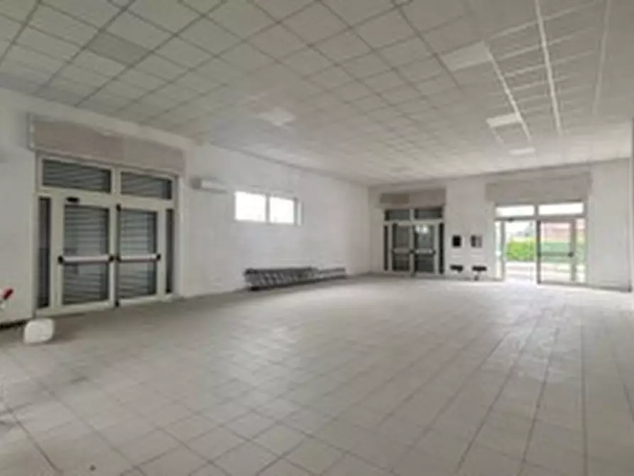 Immagine 9 di Negozio in affitto  in Strada statale 155, 456 a Alatri