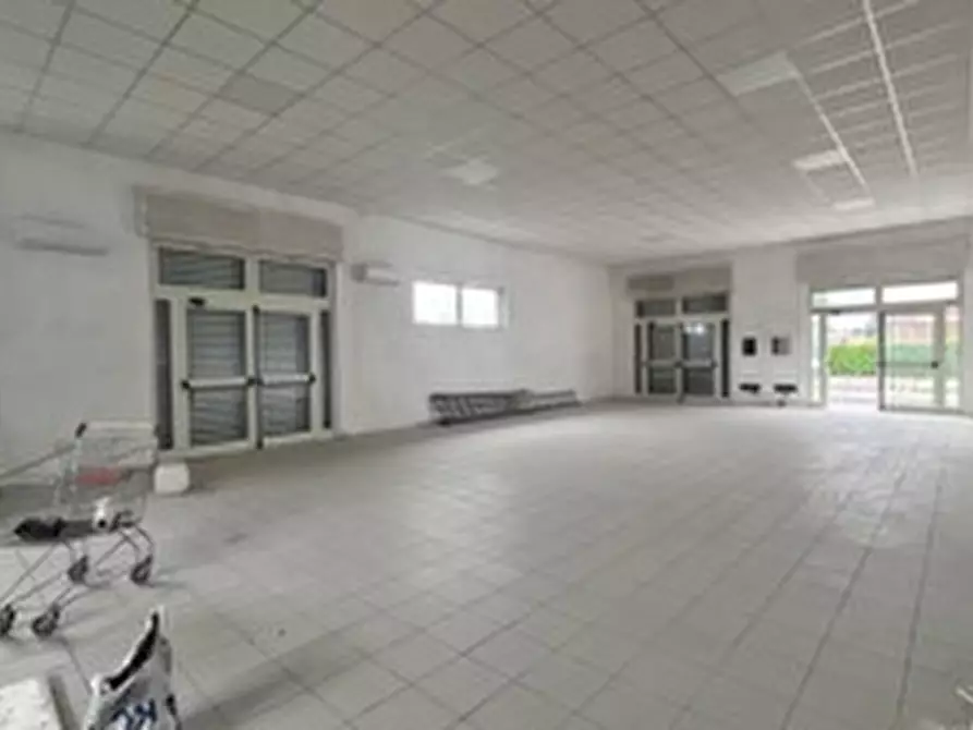 Immagine 2 di Negozio in affitto  in Strada statale 155, 456 a Alatri