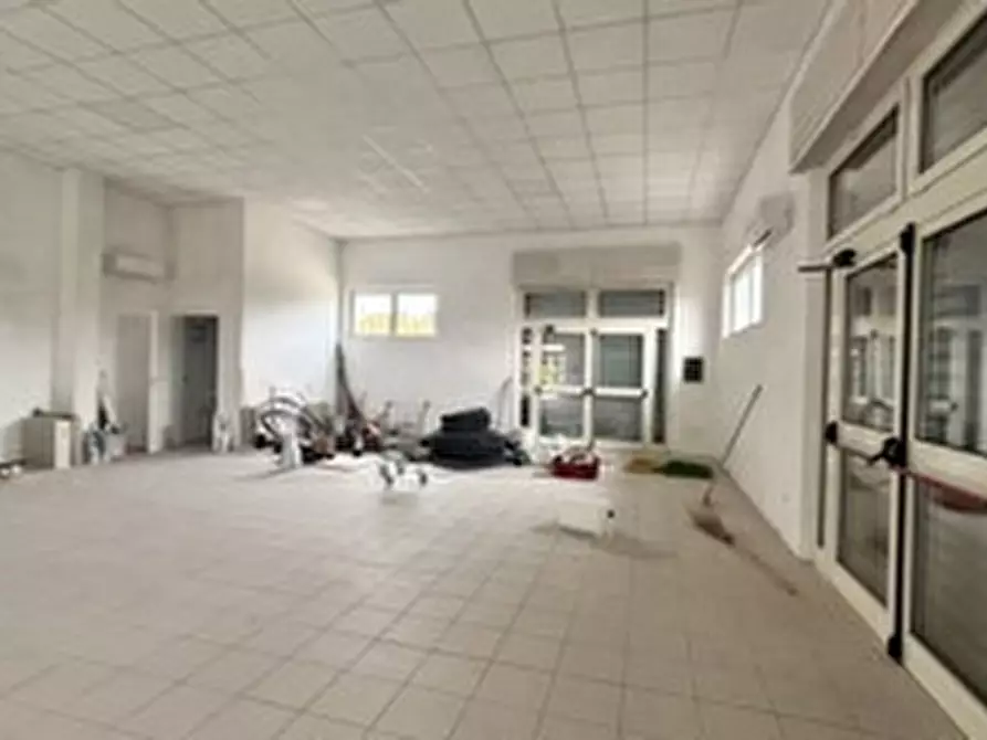 Immagine 6 di Negozio in affitto  in Strada statale 155, 456 a Alatri