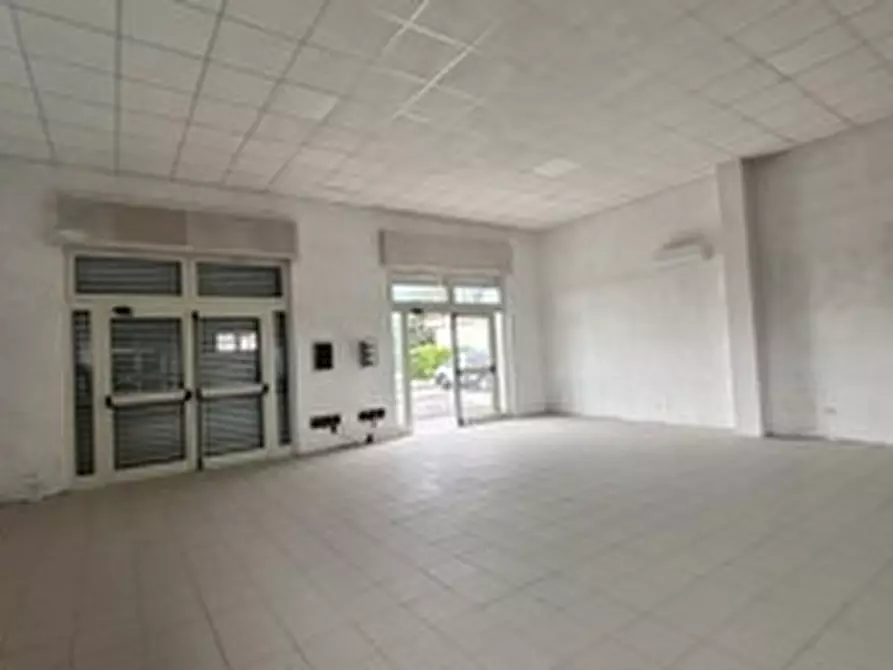 Immagine 1 di Negozio in affitto  in Strada statale 155, 456 a Alatri