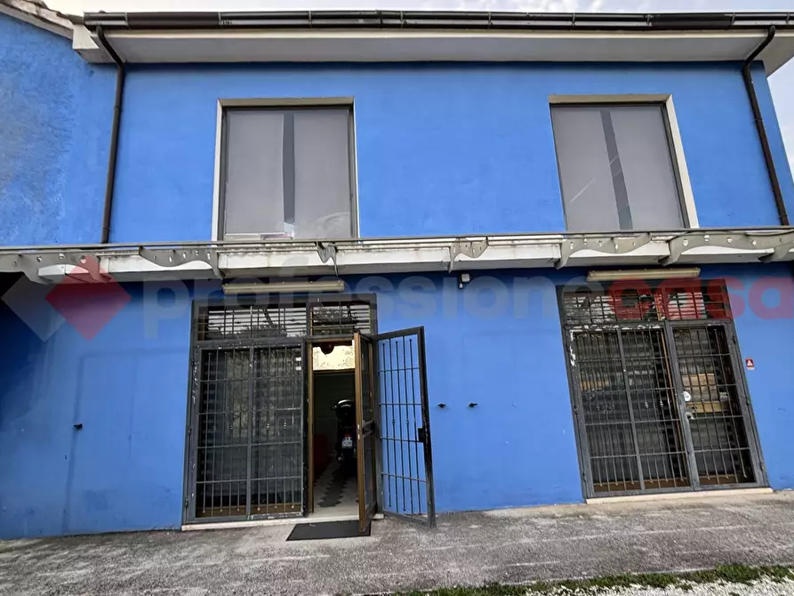 Immagine 2 di Negozio in affitto  in Via Mole Bisleti, snc a Alatri