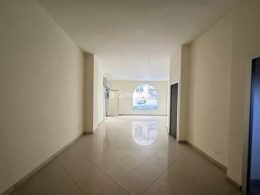 Immagine 2 di Negozio in vendita  in Via Del Pennino, 23 a Acerra