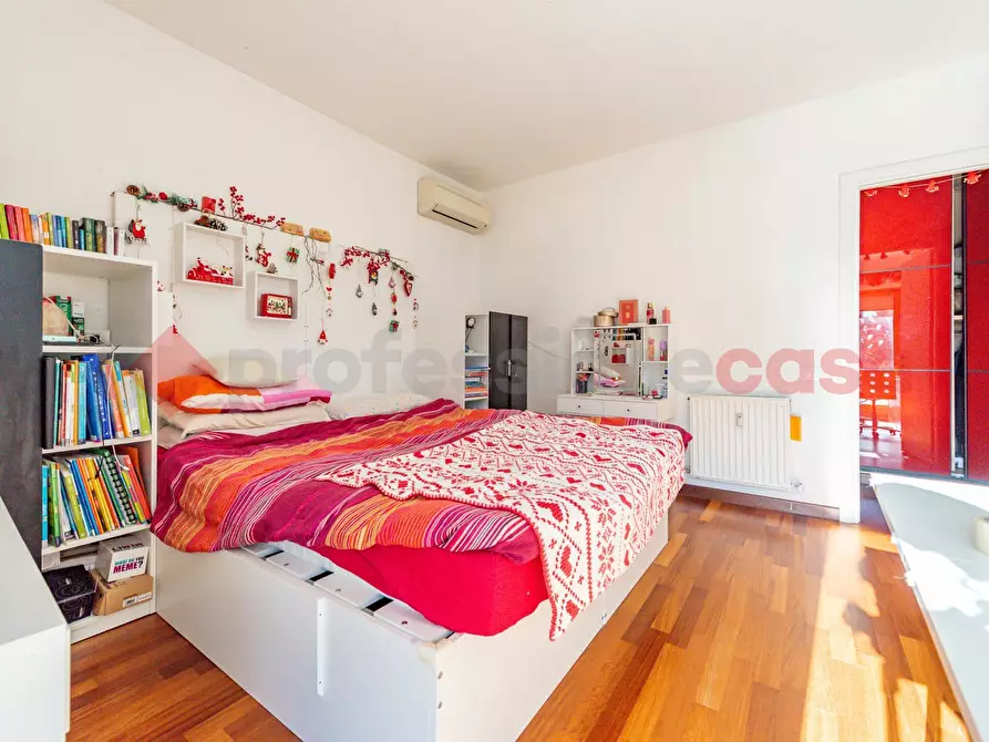 Immagine 12 di Appartamento in vendita  in Via Trasaghis, 11 a Roma