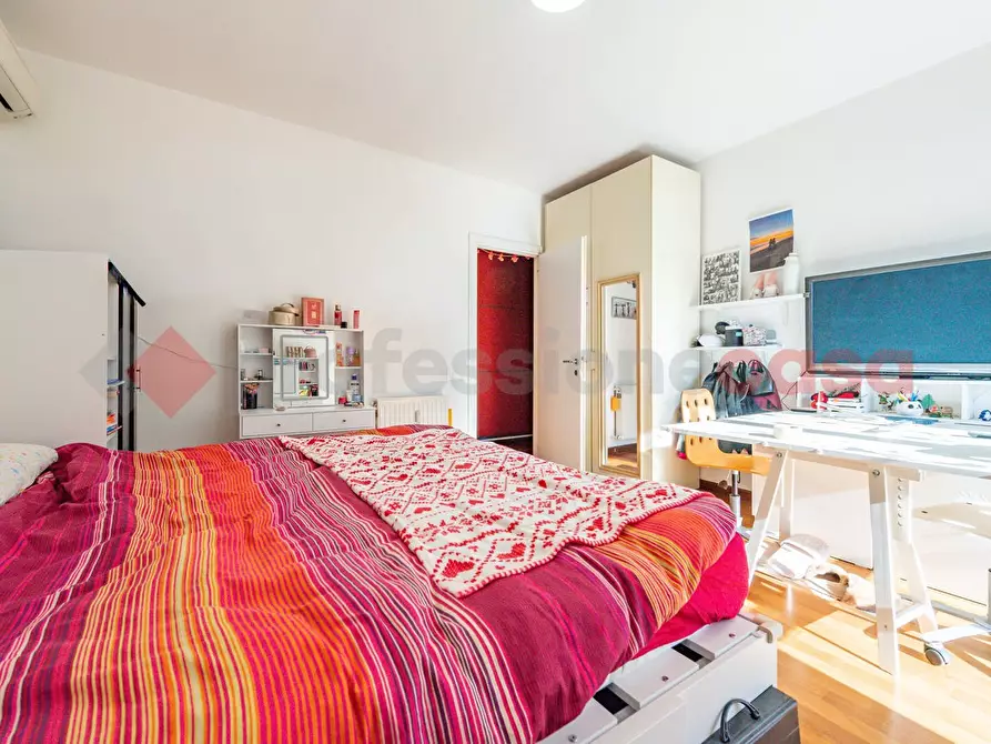 Immagine 13 di Appartamento in vendita  in Via Trasaghis, 11 a Roma