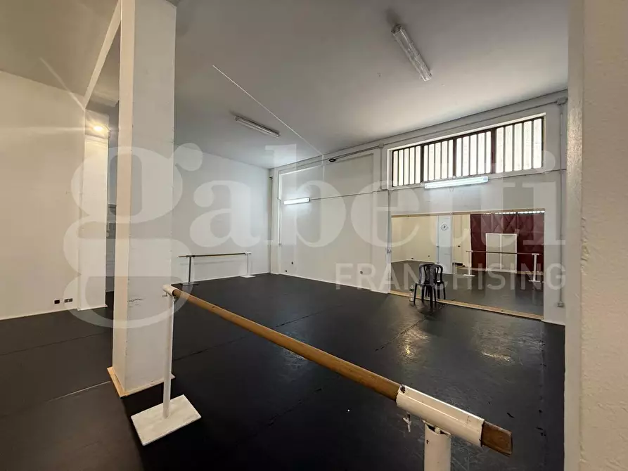 Immagine 8 di Magazzino in vendita  in Via dei Giacinti, 28 a Catania