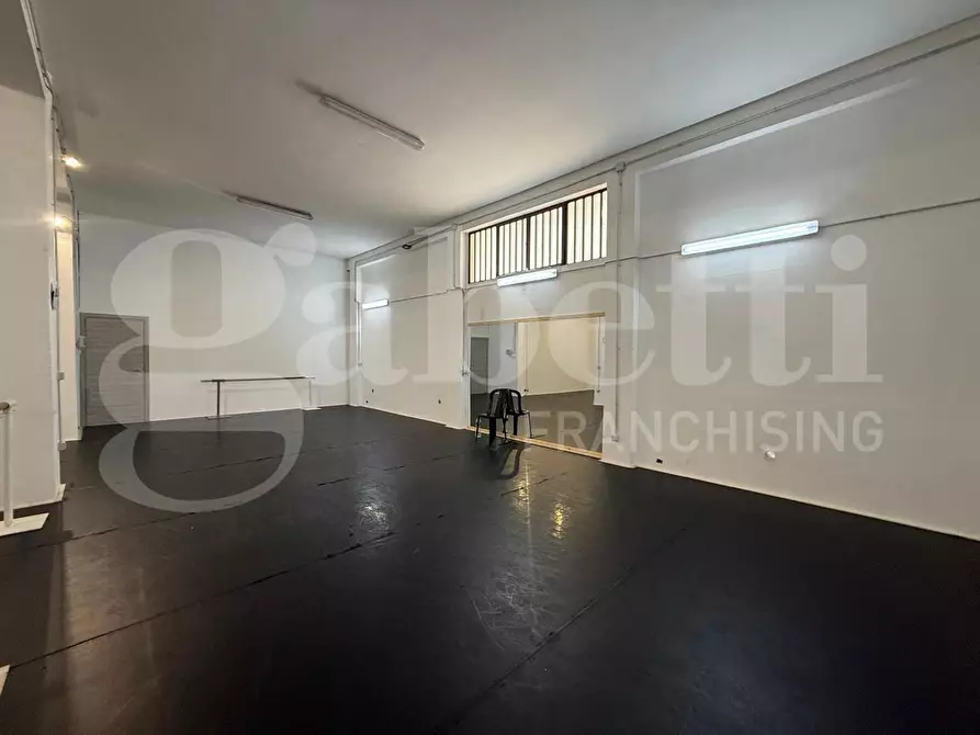 Immagine 5 di Magazzino in vendita  in Via dei Giacinti, 28 a Catania