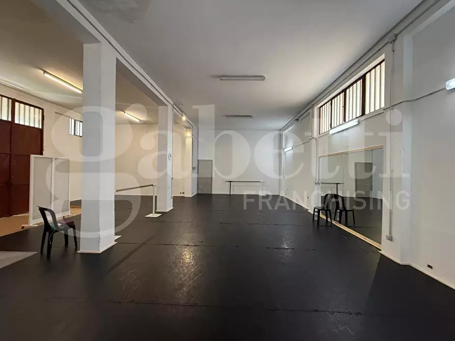Immagine 10 di Magazzino in vendita  in Via dei Giacinti, 28 a Catania