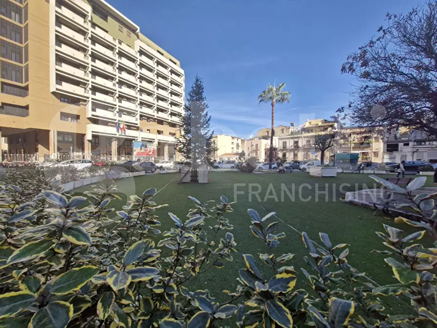 Immagine 4 di Negozio in vendita  in Piazza Don Luigi Sturzo a Palermo