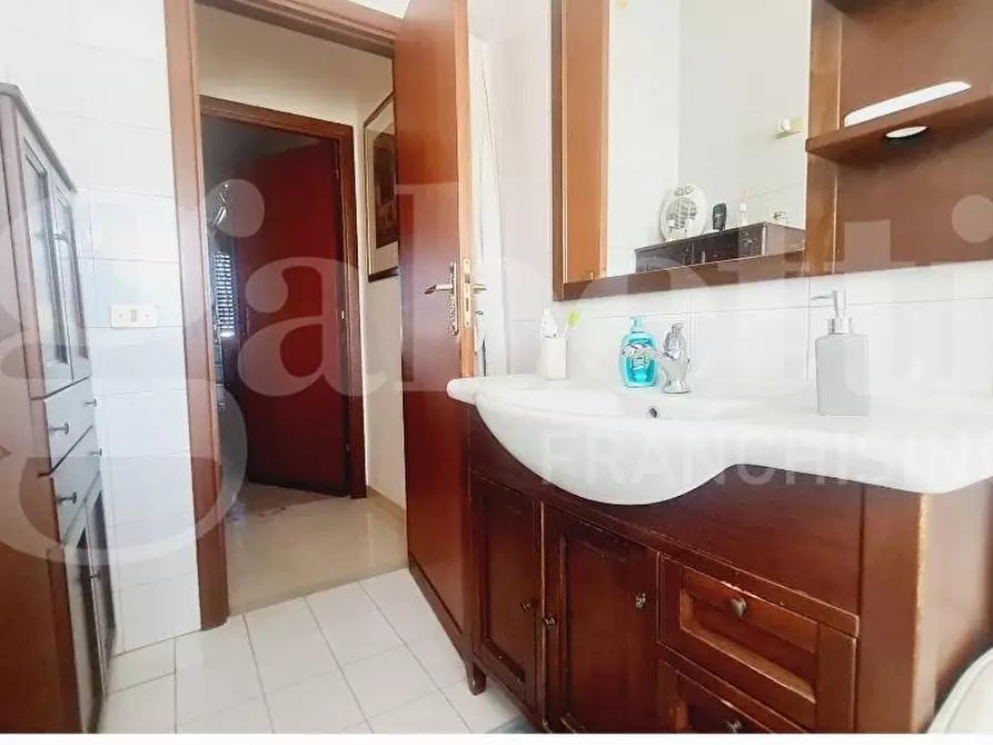 Immagine 10 di Appartamento in vendita  in Via Andrea Raia a Palermo