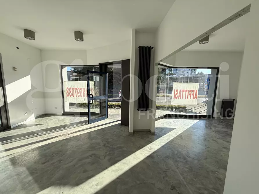 Immagine 1 di Negozio in affitto  in Via Roma, snc a Lurago D'erba