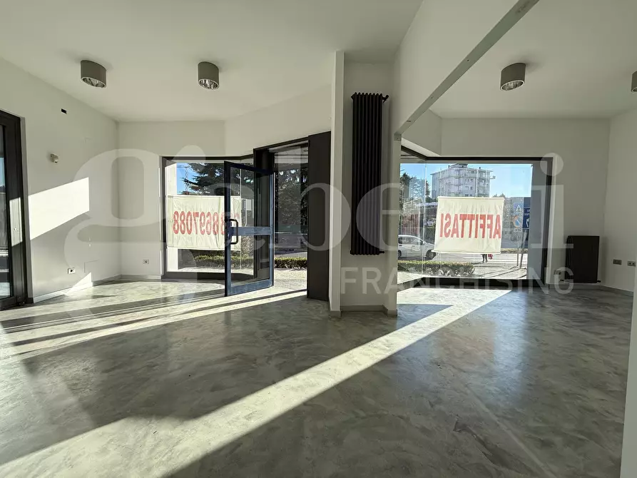 Immagine 23 di Negozio in affitto  in Via Roma, snc a Lurago D'erba