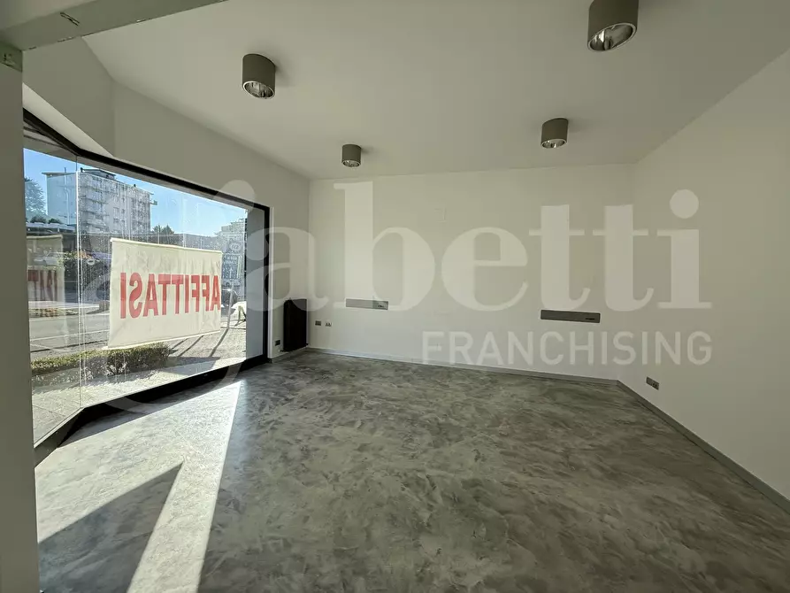 Immagine 3 di Negozio in affitto  in Via Roma, snc a Lurago D'erba