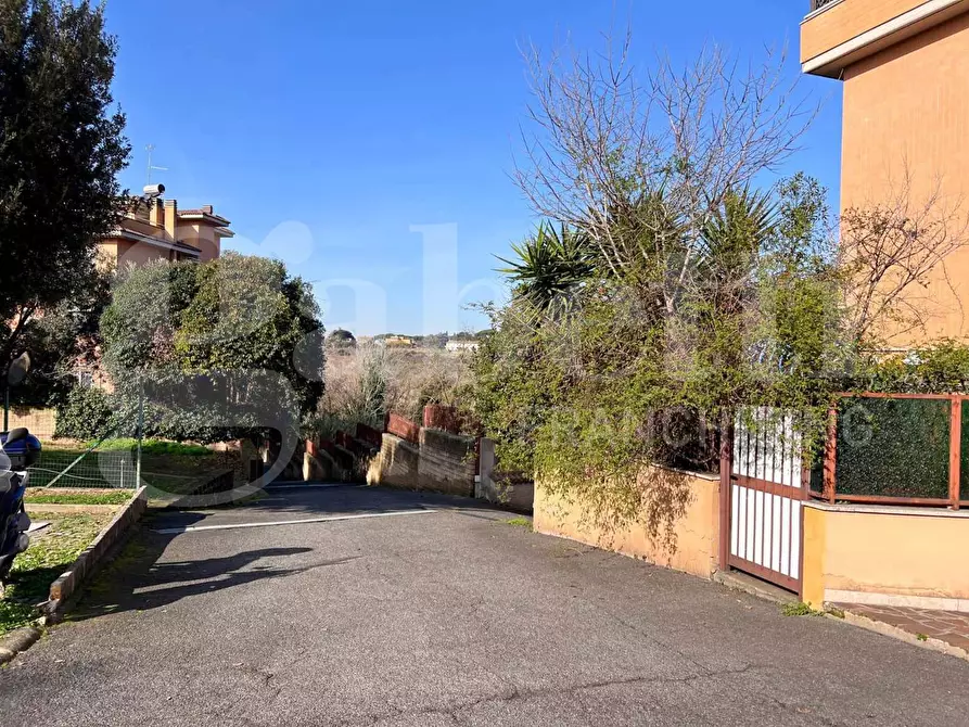 Immagine 3 di Appartamento in vendita  in Via del Fontanile Arenato, 310 a Roma