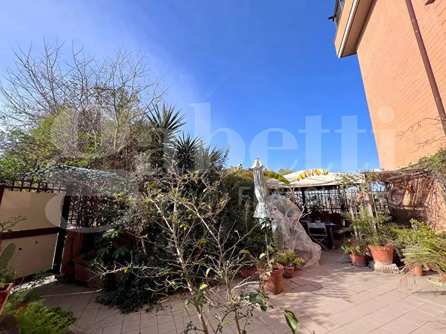 Immagine 19 di Appartamento in vendita  in Via del Fontanile Arenato, 310 a Roma