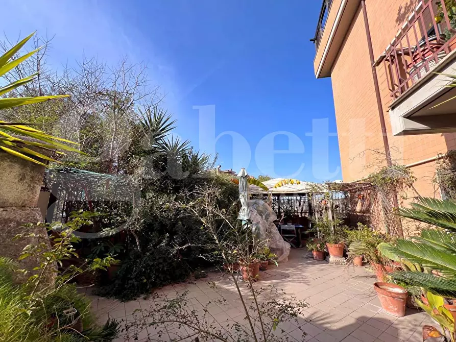 Immagine 21 di Appartamento in vendita  in Via del Fontanile Arenato, 310 a Roma