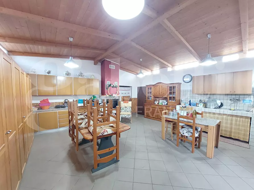 Immagine 11 di Villa in vendita  in Contrada Camerale, 2 a Tossicia