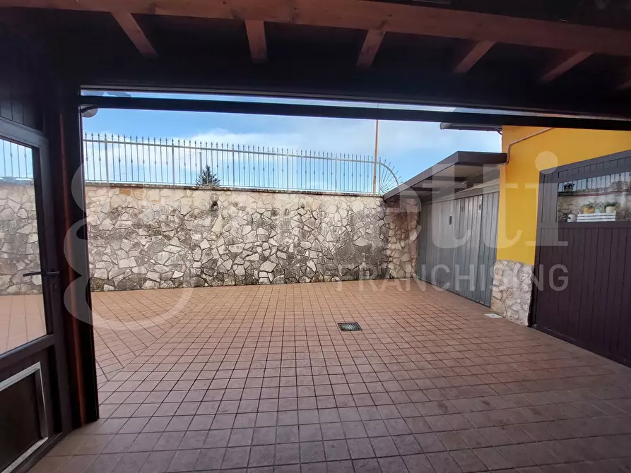 Immagine 9 di Villa in vendita  in Contrada Camerale, 2 a Tossicia