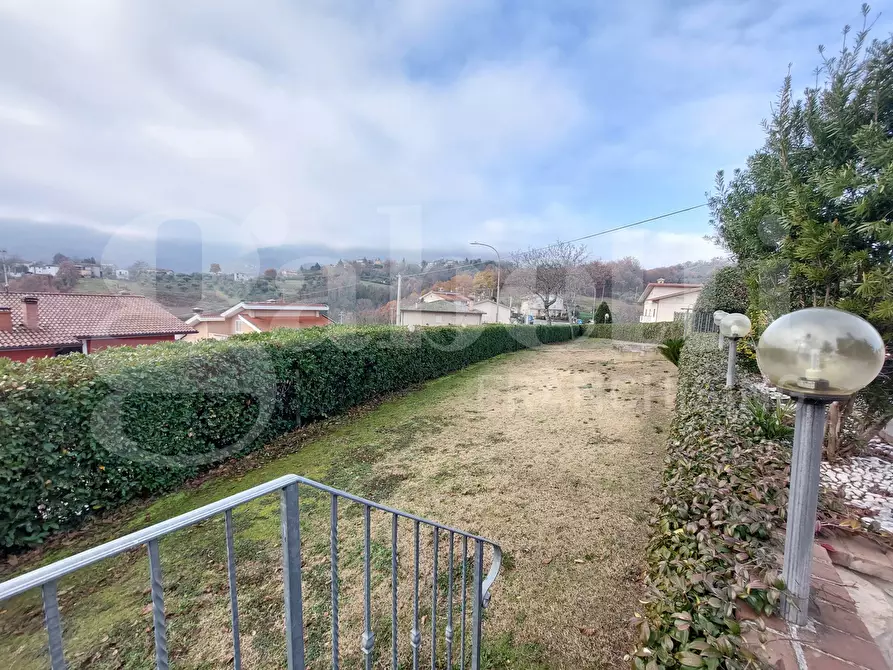 Immagine 4 di Villa in vendita  in Contrada Camerale, 2 a Tossicia