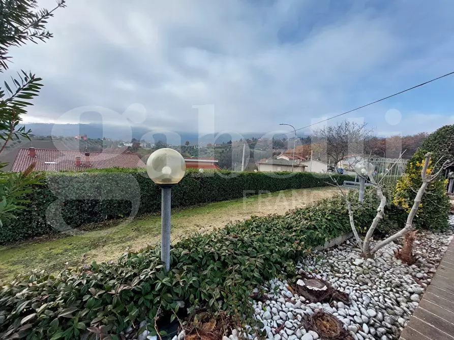 Immagine 3 di Villa in vendita  in Contrada Camerale, 2 a Tossicia