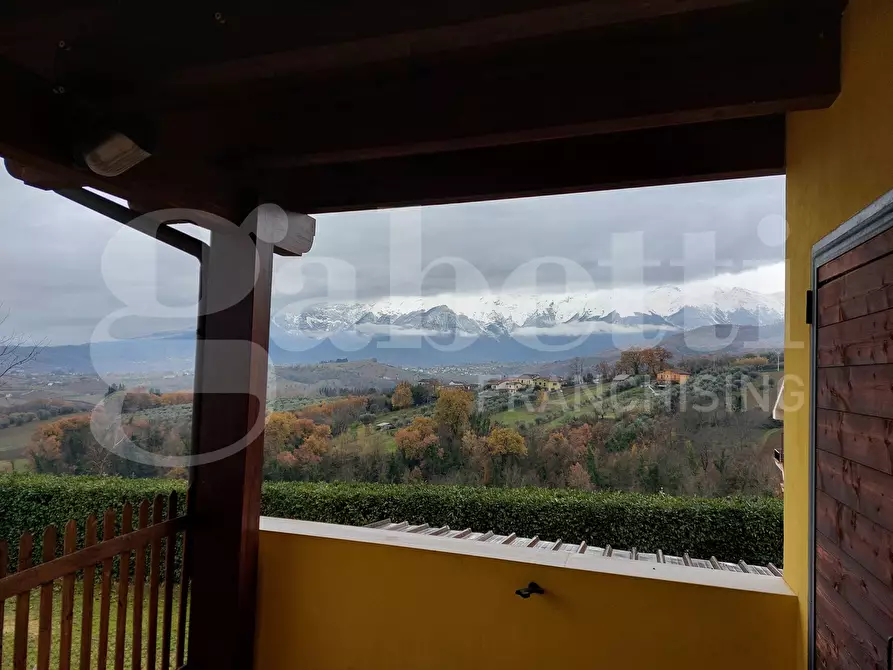 Immagine 15 di Villa in vendita  in Contrada Camerale, 2 a Tossicia