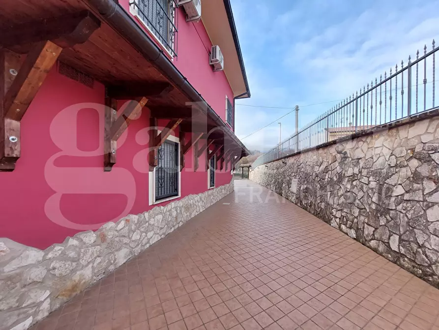 Immagine 7 di Villa in vendita  in Contrada Camerale, 2 a Tossicia