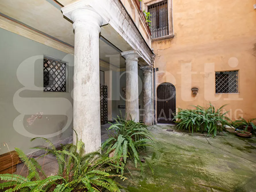 Immagine 6 di Appartamento in vendita  in Via di Parione, 17 a Roma