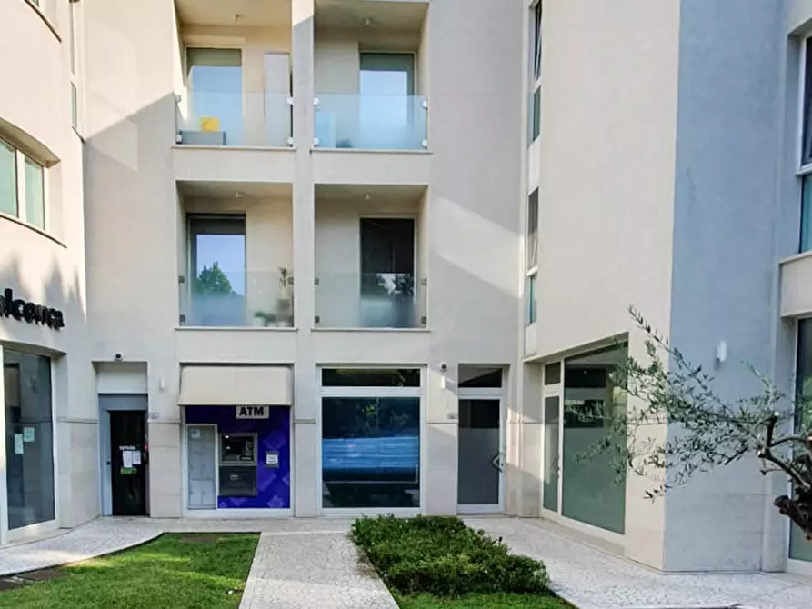 Immagine 9 di Negozio in vendita  in Via Roma, snc a San Giovanni In Marignano