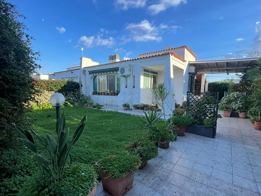 Immagine 2 di Villa in vendita  in Via delle muse, 32 a Siracusa