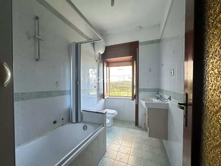 Immagine 5 di Palazzo in vendita  in Via Piemonte, 11 a Acerra